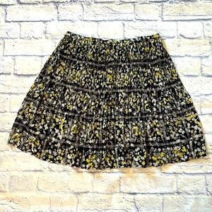 Elle Floral Pleated Skirt Black White Yellow Elastic Waist Feminine Size Medium